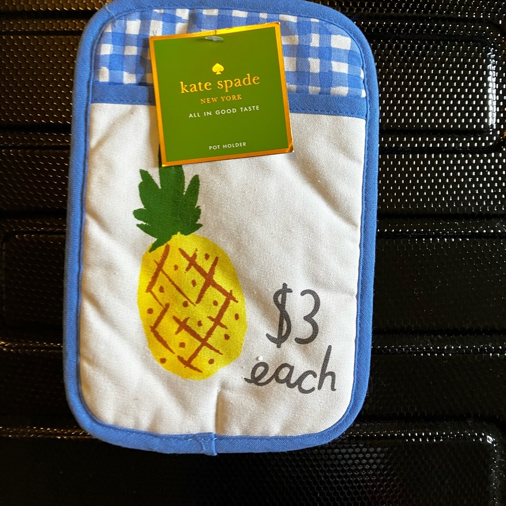 One single brand new pot holder Kate spade
